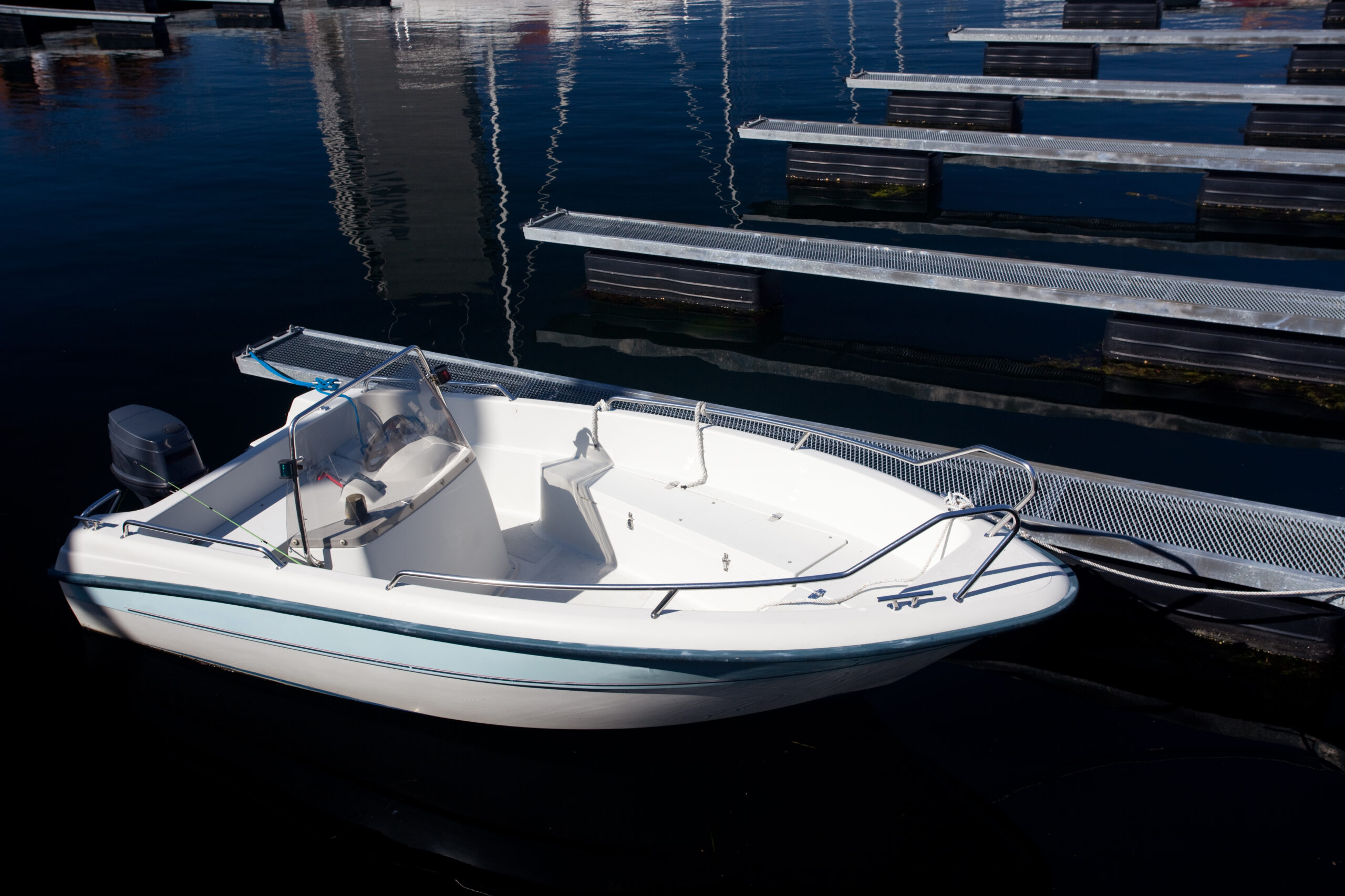 http://Small%20boat%20by%20the%20docks